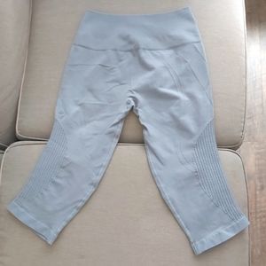Lululemon gray yoga workout crop leggings capri